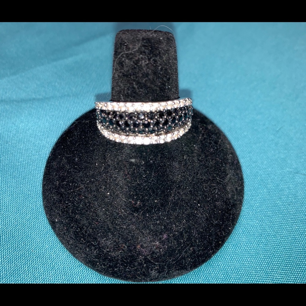 EUC Sterling Black Spinel Ring Size 7